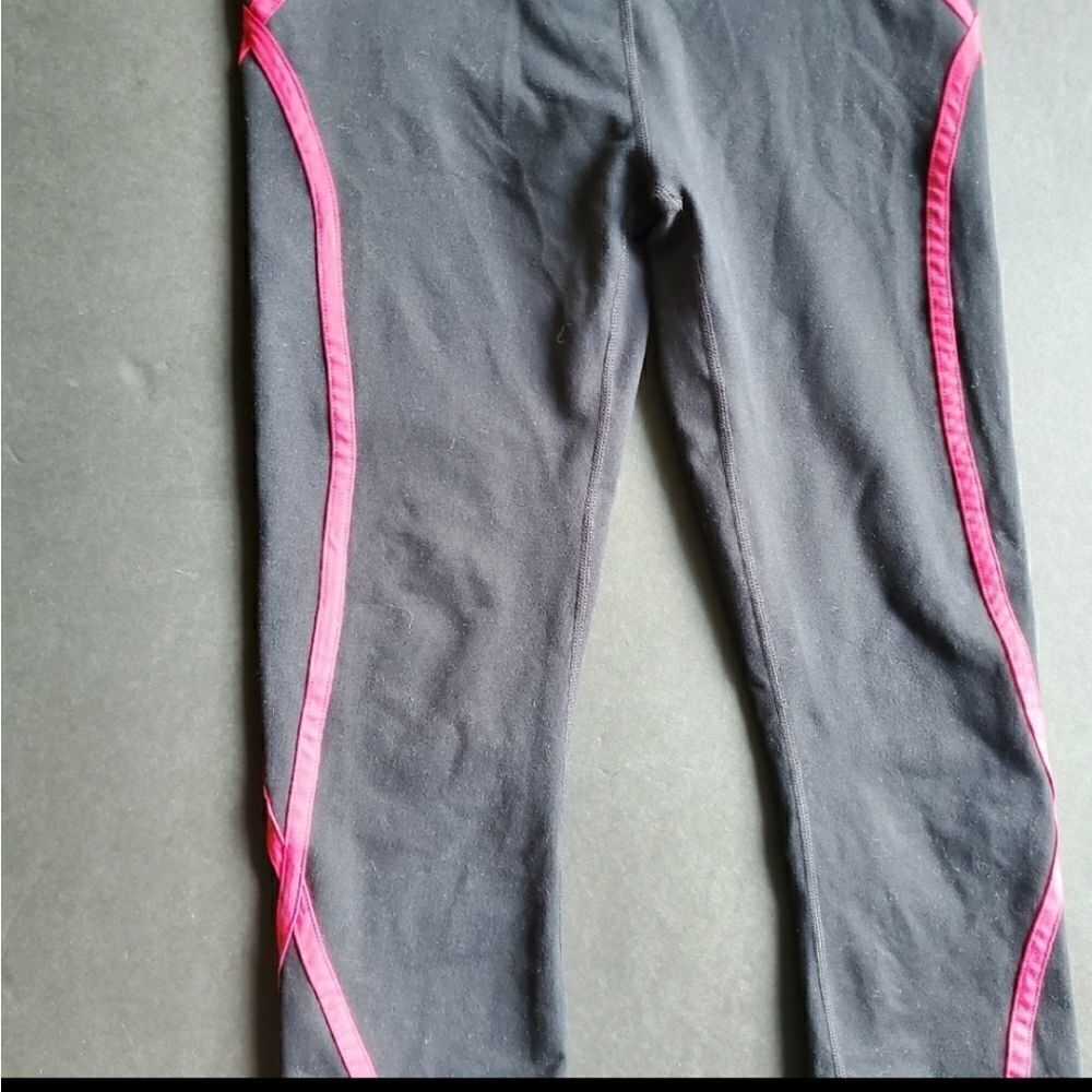 Fabletics Black Capris - Picture 4 of 9
